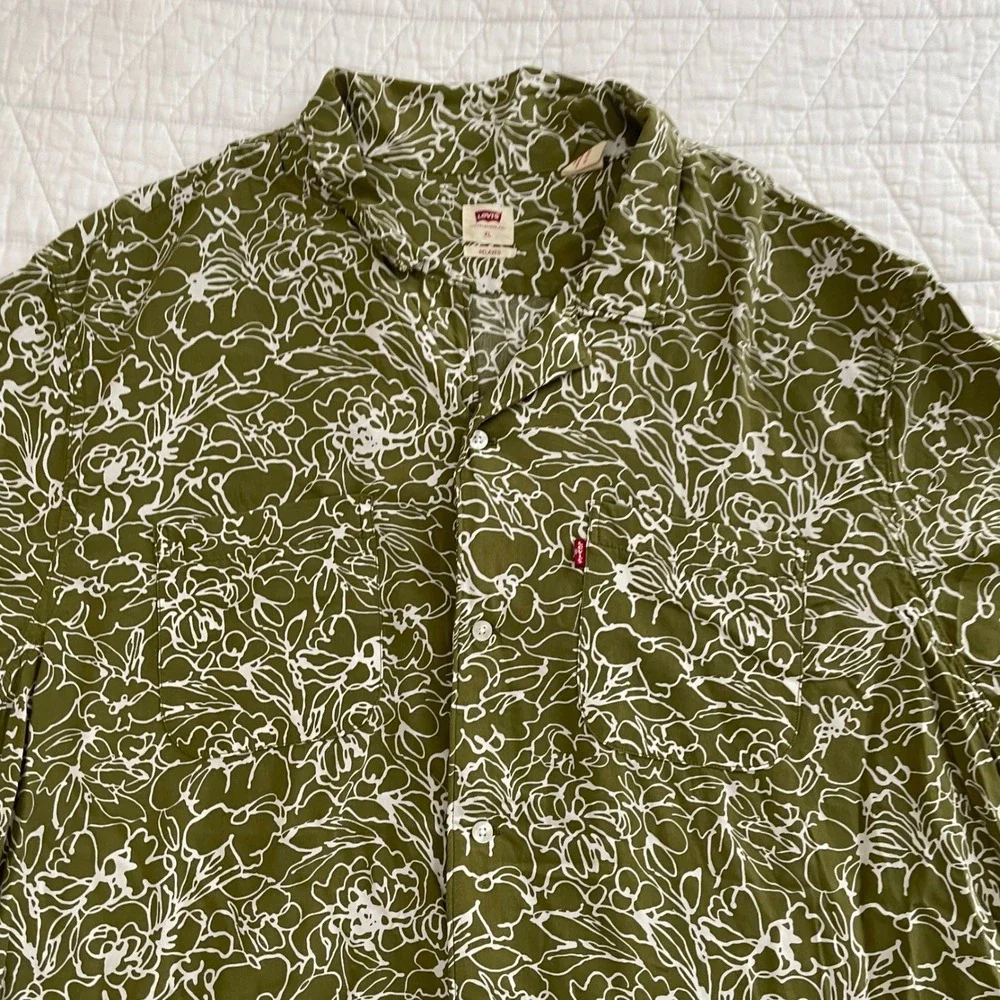 Levis Classic Camper Shirt Mens XL Relaxed Olive Green Floral Short Sleeve NWT
